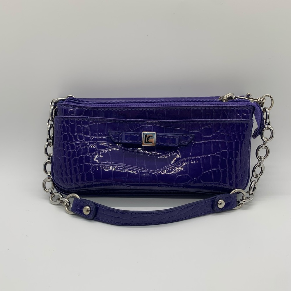 This is a gorgeous Liz Claiborne shoulder bag.